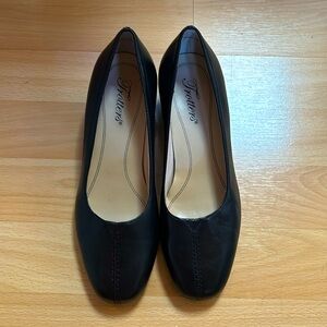 Trotters Doris Calssic Heels Leather Pump- Black, US 6M, Like New
